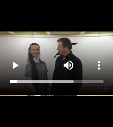 capture écran d'un vidéo présentant un couple d'enseignants